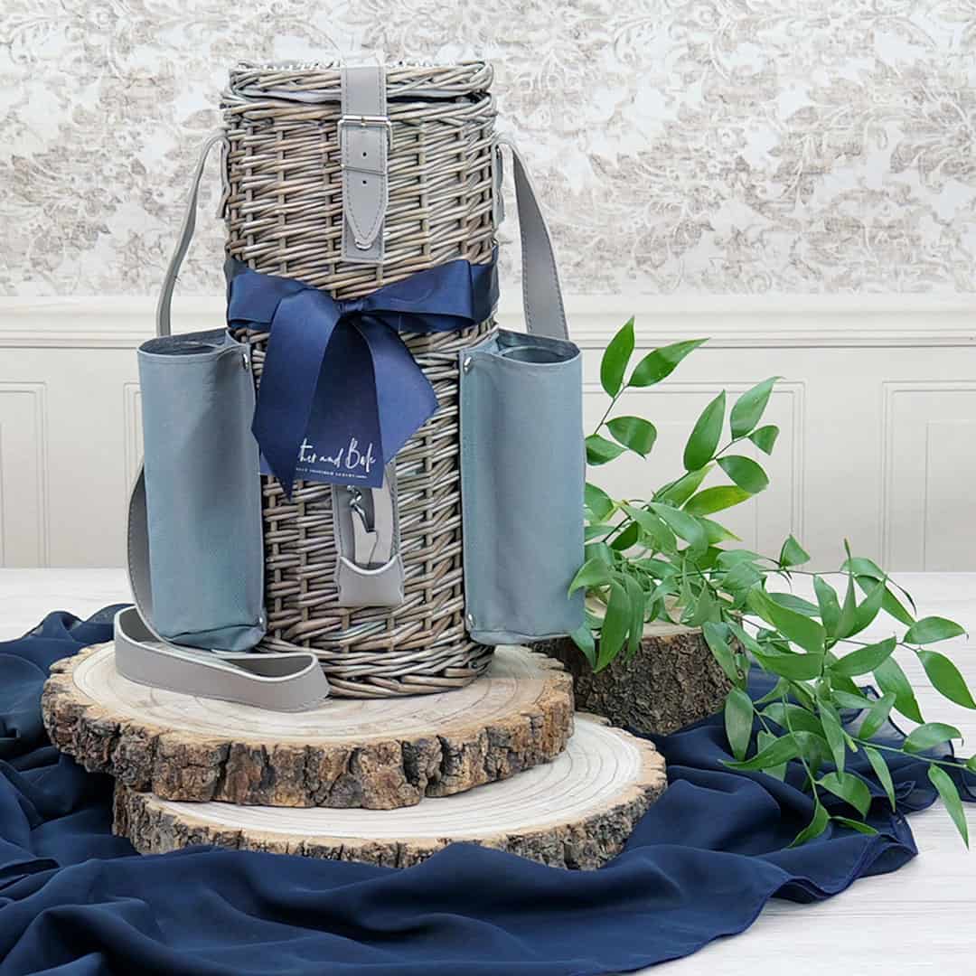 Champagne and Glasses Gift Set